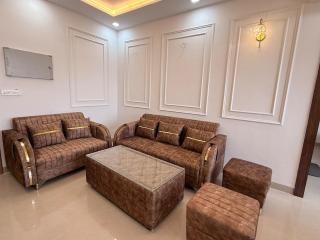 Premium Aura Stays 2 BHK Luxury Family Stay - 1