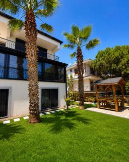 Pearl Mansion-1 Modern 3BR Garden House Near Beaches in Cunda - 9
