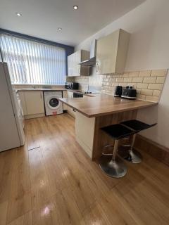 Liverpool Lily House - Stylish 4 BR - Group Stay - 3