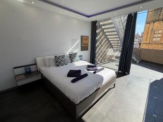 Cardinal Rooftop Townhouse by Aureum - 9