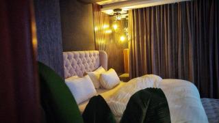 Luxury One Bed Apartment by Alvis Suite - 6