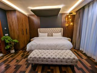 Luxury One Bed Apartment by Alvis Suite - 4