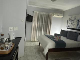 Skyfly Bed & Breakfast - 2