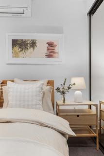 Elegant 2-Bedroom, 2-Bathroom Apartment at Caulfield Park with Balcony & Parking - 2