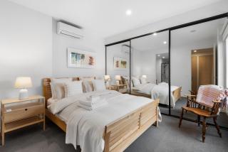Elegant 2-Bedroom, 2-Bathroom Apartment at Caulfield Park with Balcony & Parking - 7