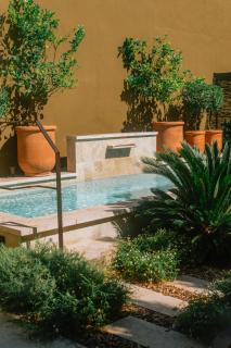 MARCELLE EN CAMARGUE - intra muros - piscine et jardin - petit déjeuner compris - 9