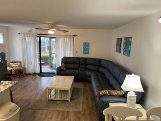 2 Bed 2 Bath Ground Level Golf Colony 33I Only 2 Miles To The Beach - 0