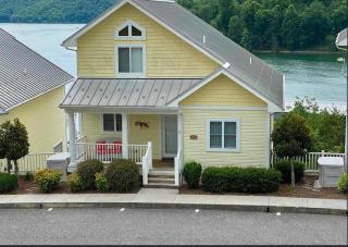 Family Lake Escape Sleeps 12 Shared Pool Dock - 9