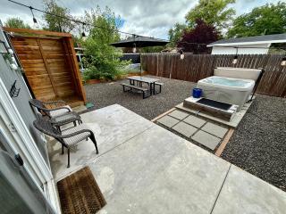 Southern Comfort - Hot tub - Modern - Relaxing - 0