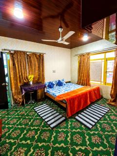 Luminaire Homestay - Family Stay with Attached Bath & Kitchen - 5