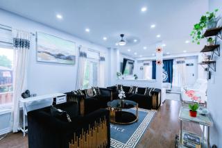 4 Bed 4 Bath Home in Prime Niagara Area 2700 sqf - 4