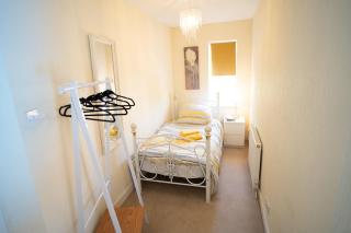 Det 3 bed house 2 mins to Lord St, 2 miles to Royal Birkdale Golf Club - 2