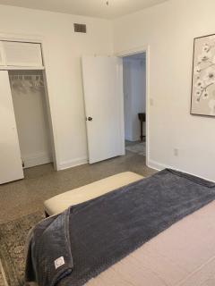 The Peacock Pad Retro-Vibe, Newly Renovated, 2 Bd-1Ba Duplex, Near Downtown Orlando, Hourglass-Sodo - 8
