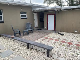 The Peacock Pad Retro-Vibe, Newly Renovated, 2 Bd-1Ba Duplex, Near Downtown Orlando, Hourglass-Sodo - 6
