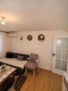 Cottage near Ostrog - 1