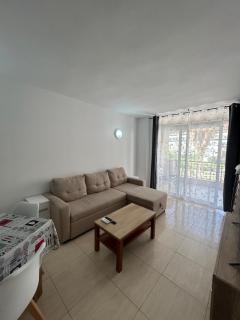 Cozy Apartment with Pool at 5 Min to Beach - 5