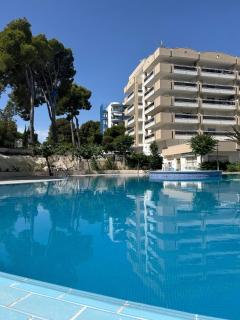 Cozy Apartment with Pool at 5 Min to Beach - 7