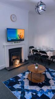 Spacious 3BR Sleeps 8 1G Wifi Free Parking - 8