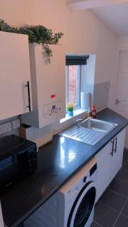 Spacious 3BR Sleeps 8 1G Wifi Free Parking - 5