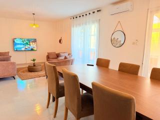 Spacious Entire 4BR 5BA wFull AC WiFi - 8