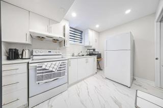 Bright Basement Suite w Parking near McLennan Park - 9