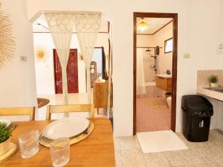 Amsterdam House - Hin Kong - Double King Bed - 4K SmartTV - 8