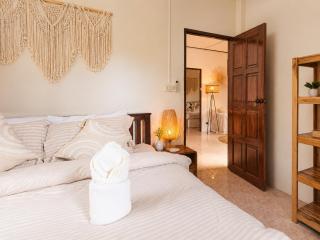 Amsterdam House - Hin Kong - Double King Bed - 4K SmartTV - 2