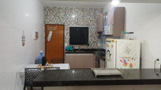 Casa com varanda, garagem e cozinha completa - 2