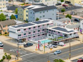 Pink Champagne Boutique Motel - 3