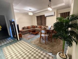 New 2BR Apartment Spacious Living Area شقة جديدة اكتوبر تجهيز مكيفه بالكامل 2026 غرفتين نوم وريسبشن قطعتين للعائلات فقط او اثنين من نفس الجنسين - 0