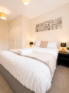 SwankyApartmentNearM5withParking - 9