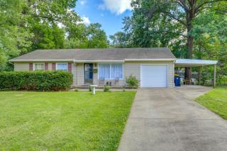 5 Mi to Kansas City Stadium! Bright Home w/ Yard - 0