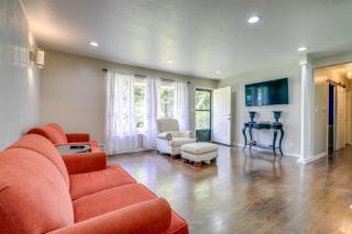 5 Mi to Kansas City Stadium! Bright Home w/ Yard - 6