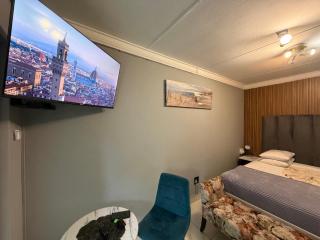 Room 3 at 39 Hoog Polokwane - 6