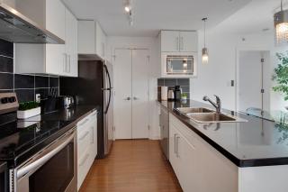 Modern Luxury 2BR Residence in The Downtown Core! Prime Location - Vancouver - 9
