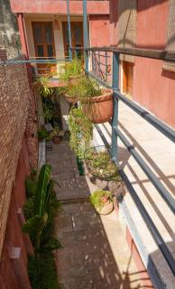 Domus Santa Barbara Apartments with Pool - 2