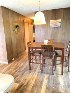 THE HILO HOMEBASE - Charming 3 Bedroom Hilo Home, with AC! - 2