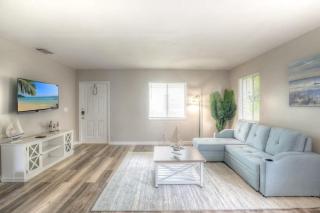 2 BR Coastal Home Near Beach - 9
