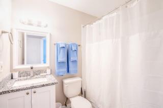 2 BR Coastal Home Near Beach - 3