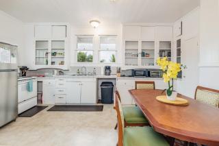 YOUR HILO HOMEBASE - Lovely 3 Bedroom in Heart of Hilo with AC! - 5