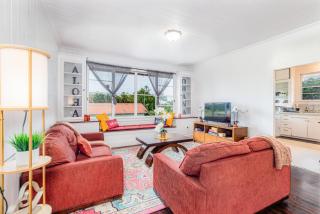 YOUR HILO HOMEBASE - Lovely 3 Bedroom in Heart of Hilo with AC! - 4