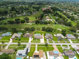 3BR Pool Villa on Golf Course Huge Yard & Games - 4