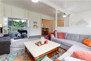 YOUR PERFECT HILO HOMEBASE - Sleeps 10 with AC, WD, BBQ - 9
