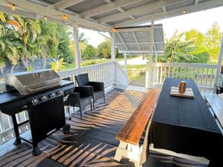 YOUR PERFECT HILO HOMEBASE - Sleeps 10 with AC, WD, BBQ - 8