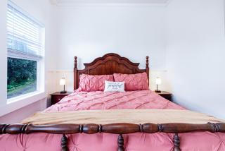YOUR PERFECT HILO HOMEBASE - Sleeps 10 with AC, WD, BBQ - 5