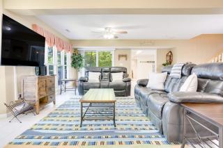 Waterfront lake house with private dock on calm cove - 7