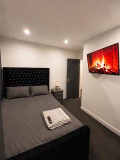 1 Bedroom Luxury Serviced Flat, 24hr Check in WiFi Netflix Washer Fully Equipped - 4