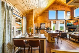 Heavenly Daze Amazing Mountain View, Hot Tub, Game Room! - 5