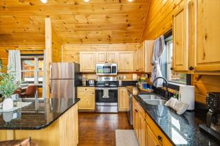 Heavenly Daze Amazing Mountain View, Hot Tub, Game Room! - 2