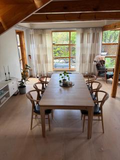 5BR Family Home with Sauna, Hot Tub & Parking - 5